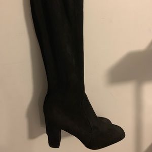 OVER THE KNEE BOOTS. NEGOTIABLE!!